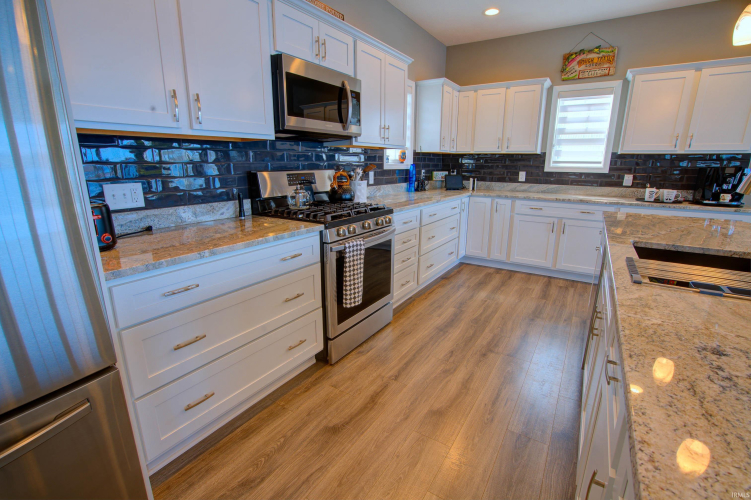 Listing Image 15