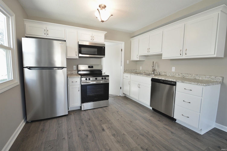 Listing Image 6