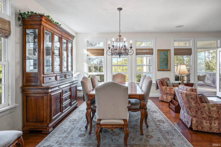 Listing Image 12
