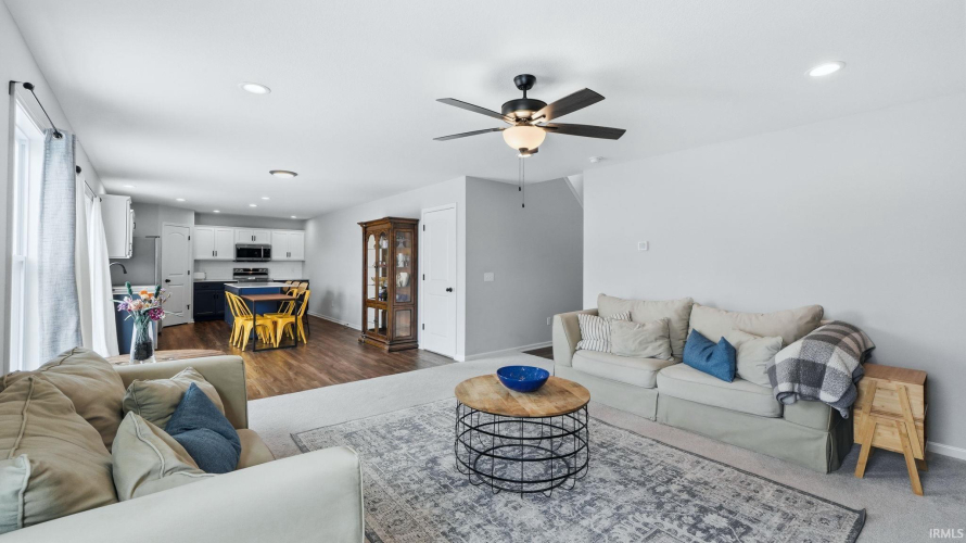 Listing Image 5