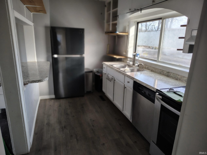 Listing Image 5