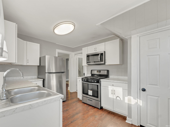 Listing Image 12
