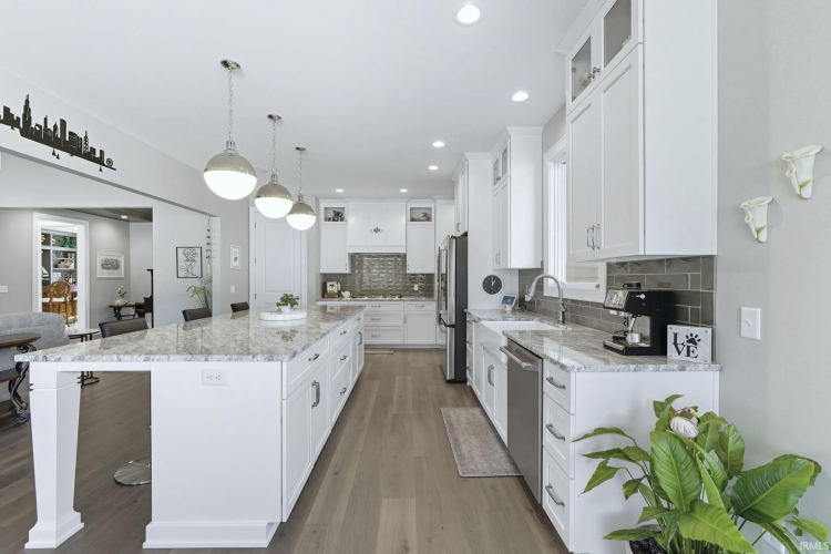 Listing Image 11