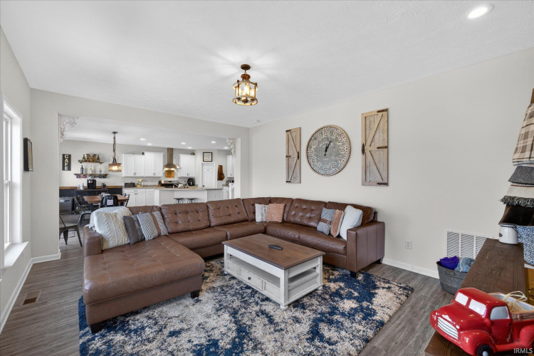 Listing Image 13