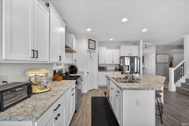 Listing Image 9