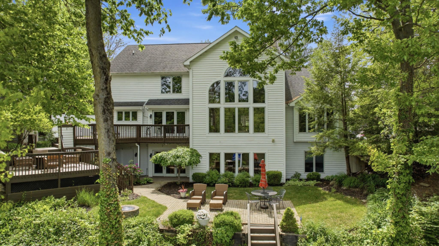 Listing Image 4
