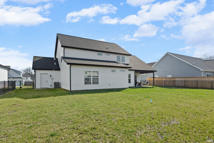 Listing Image 4