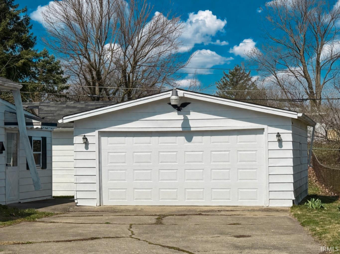 Listing Image 4