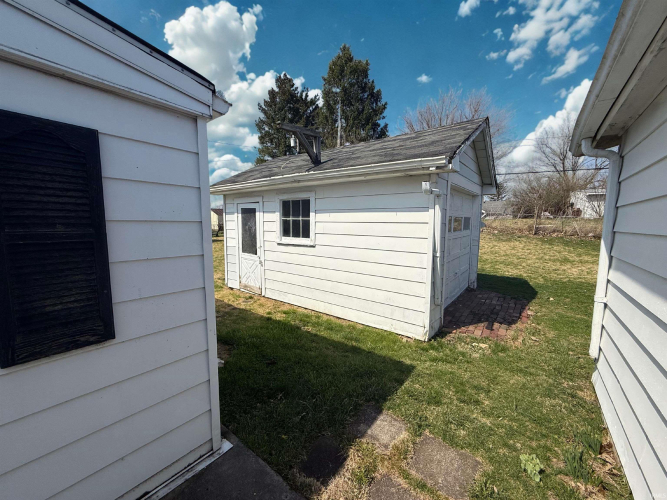 Listing Image 9