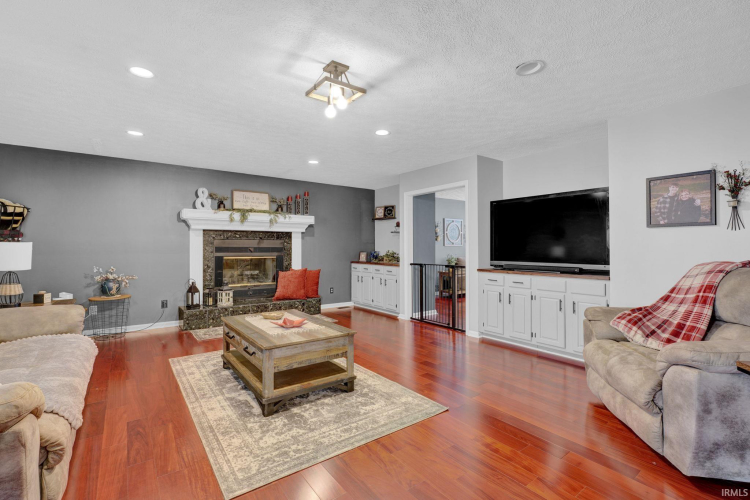 Listing Image 17