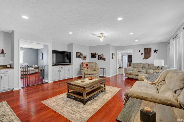 Listing Image 18