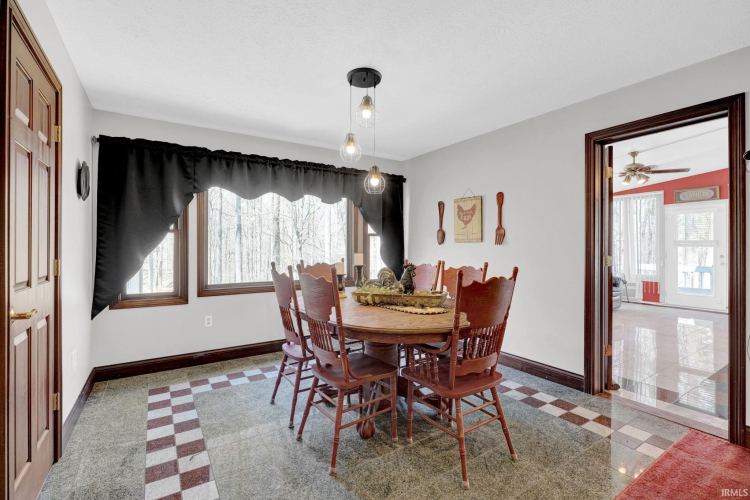 Listing Image 8
