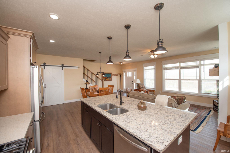 Listing Image 13