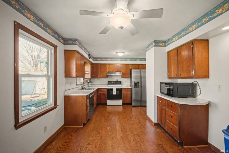Listing Image 10