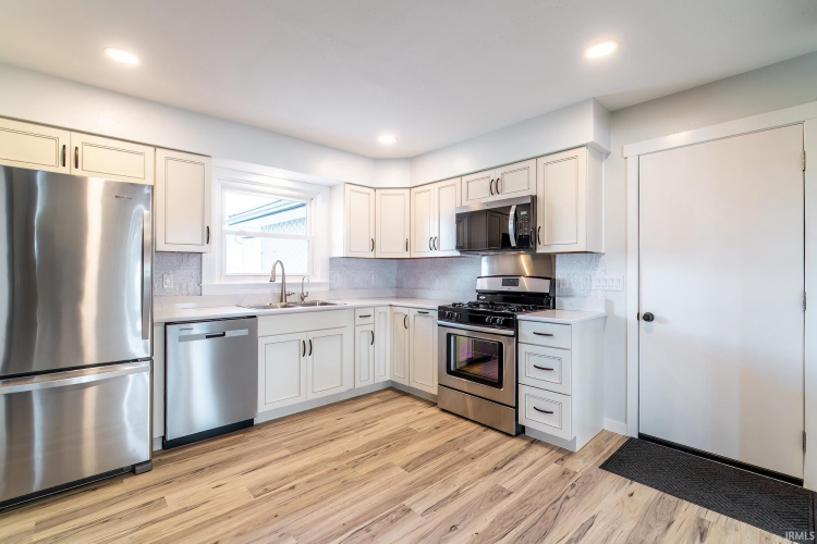 Listing Image 19