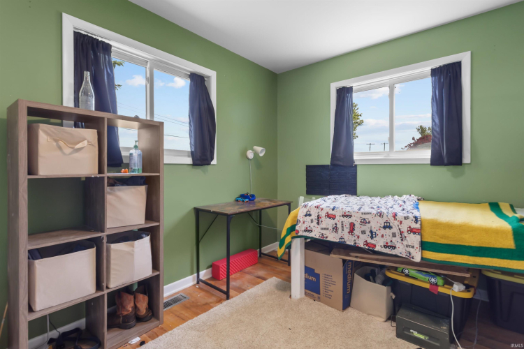 Listing Image 8