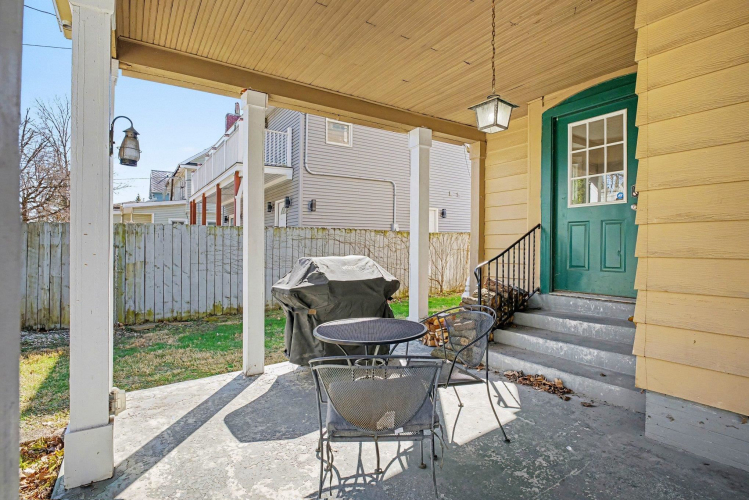 Listing Image 4