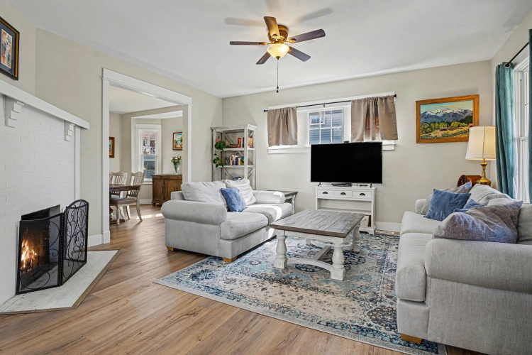 Listing Image 5