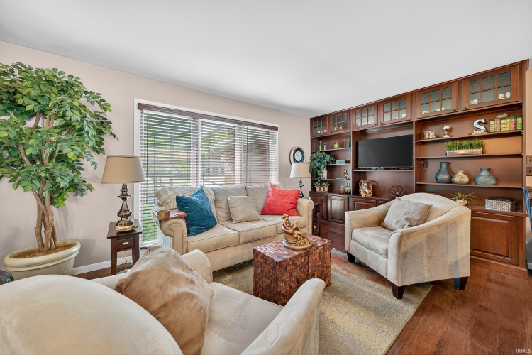 Listing Image 5