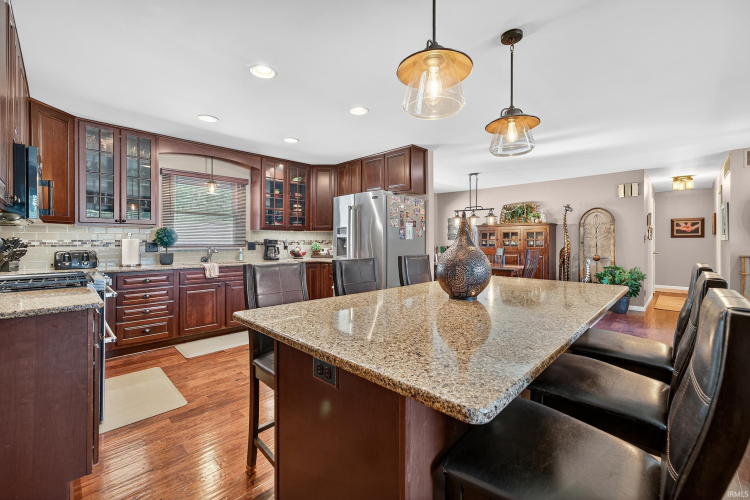 Listing Image 9