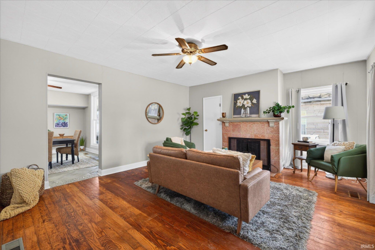 Listing Image 3