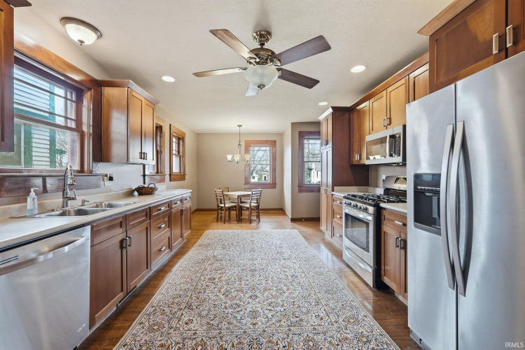 Listing Image 11