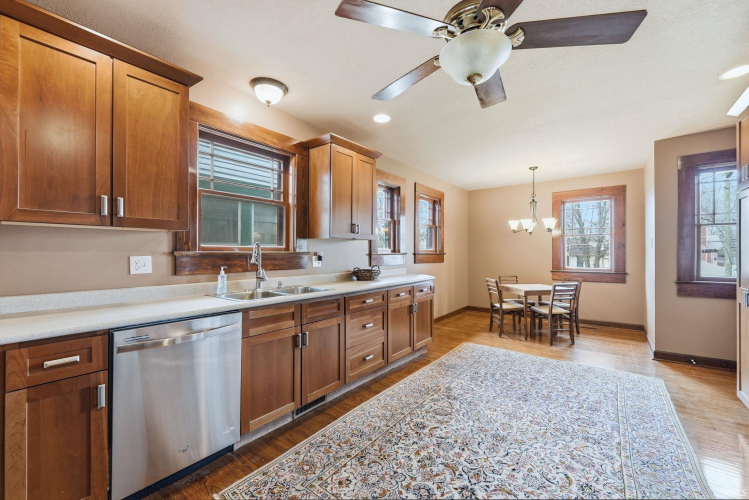 Listing Image 12