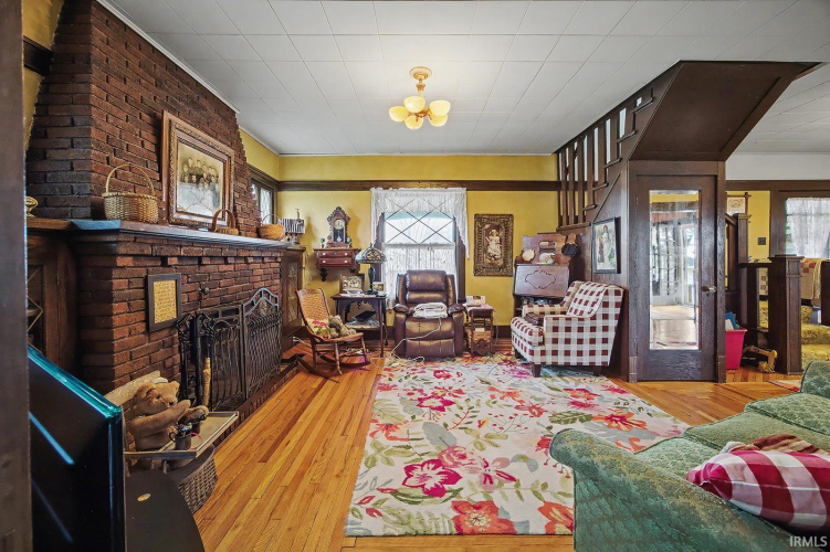 Listing Image 4