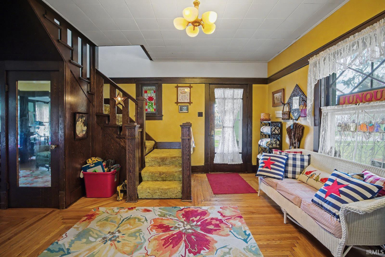 Listing Image 6