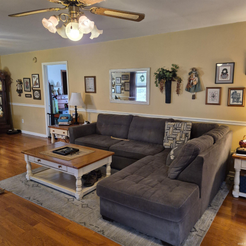 Listing Image 6