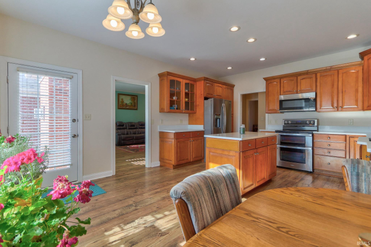 Listing Image 11