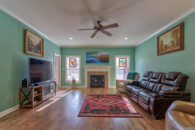 Listing Image 5