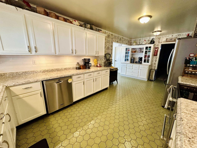 Listing Image 11