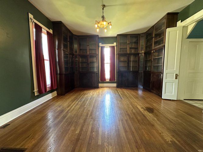 Listing Image 8