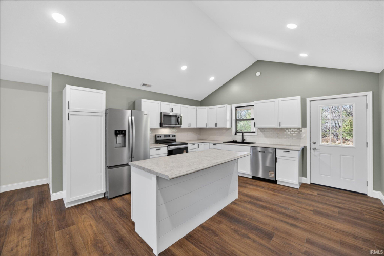 Listing Image 9