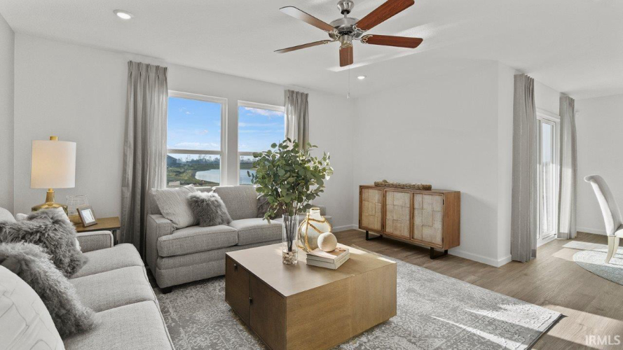 Listing Image 4