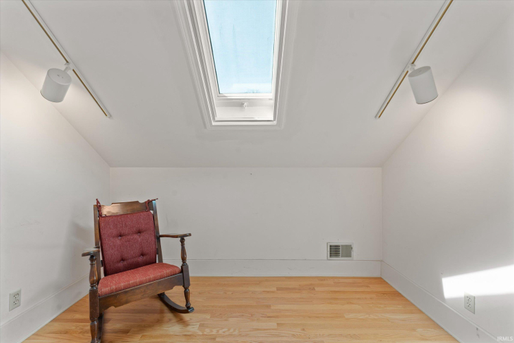 Listing Image 27