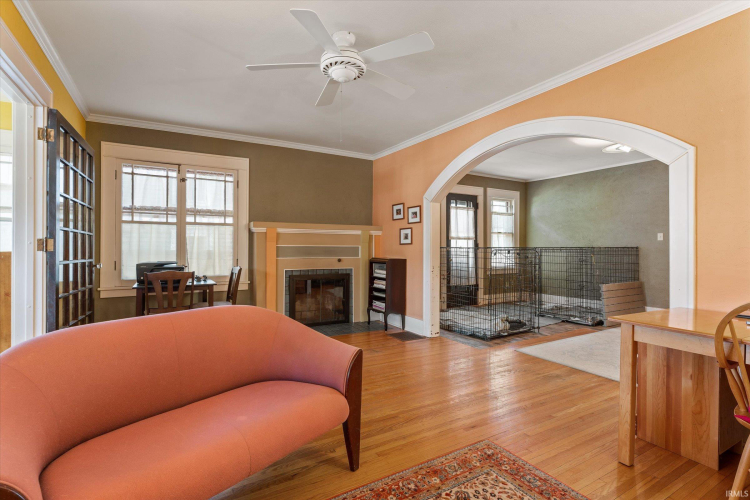 Listing Image 4