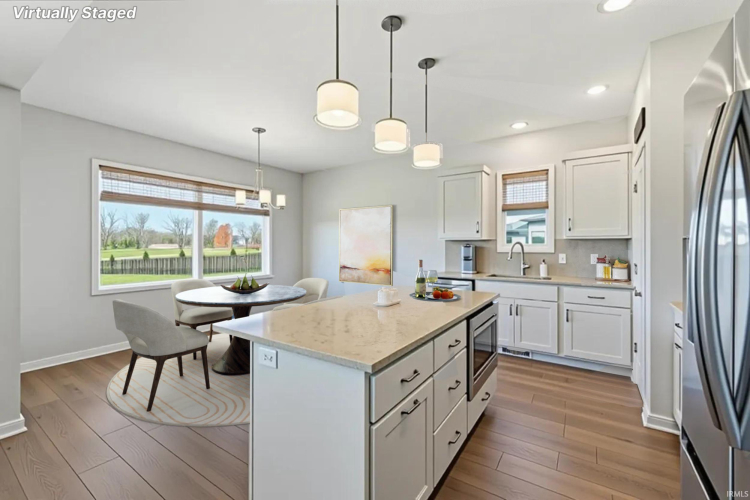 Listing Image 11