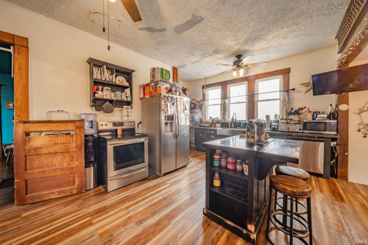 Listing Image 10