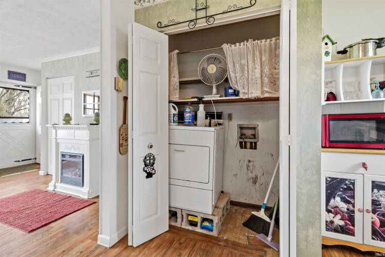 Listing Image 11