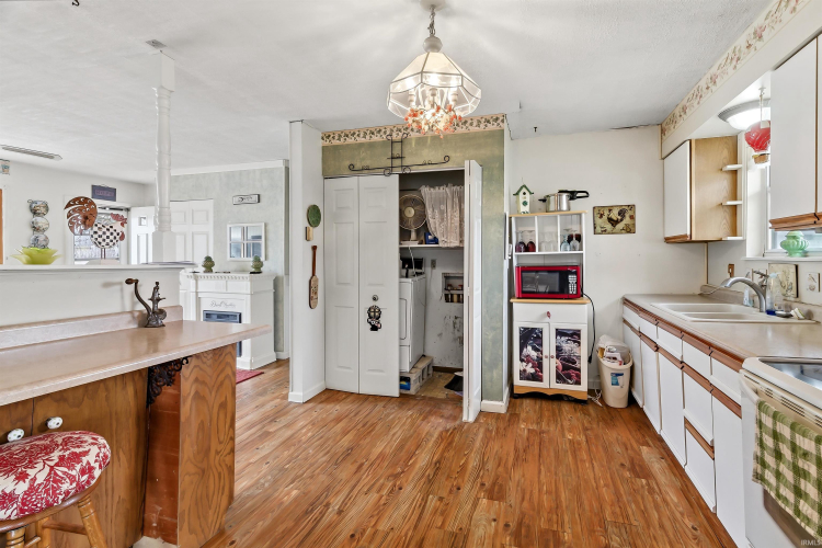 Listing Image 9