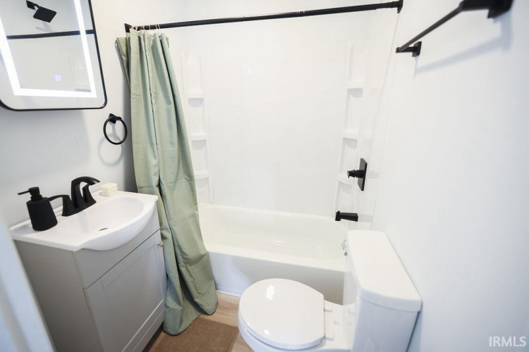 Listing Image 18
