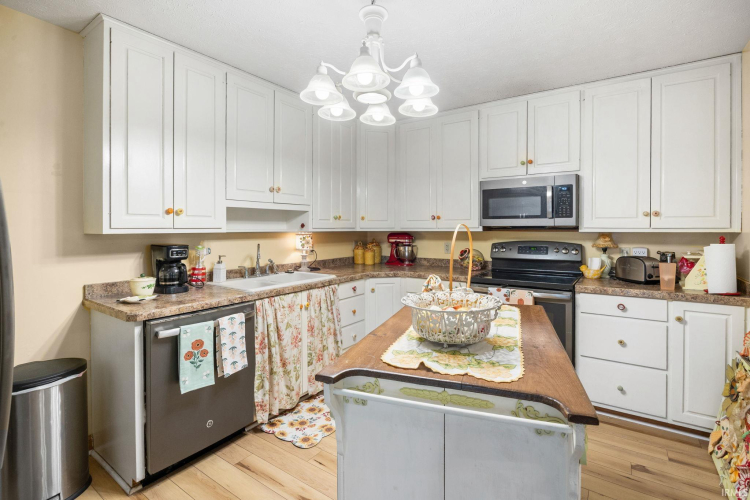 Listing Image 11