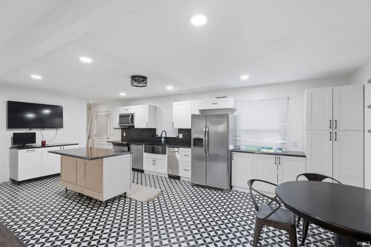 Listing Image 14