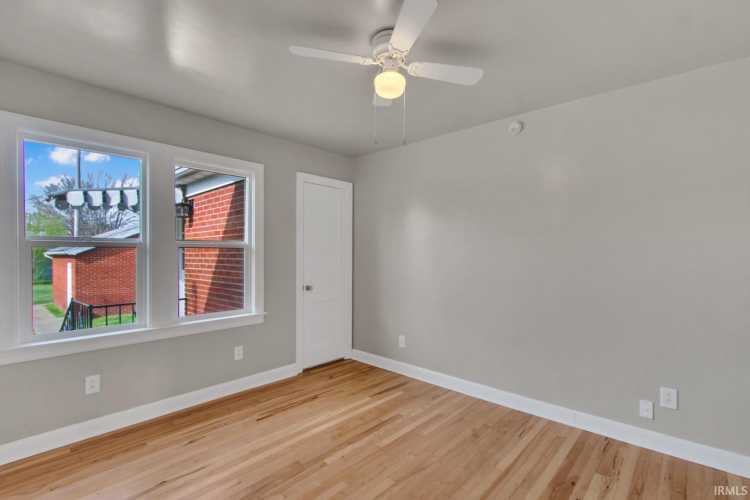 Listing Image 18