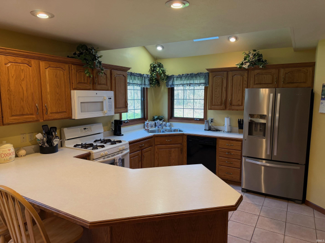 Listing Image 4