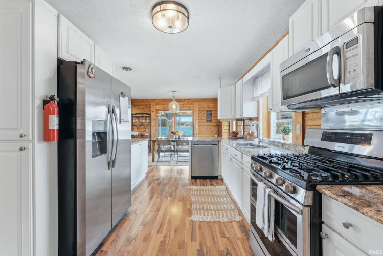 Listing Image 8