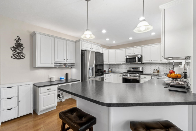 Listing Image 9