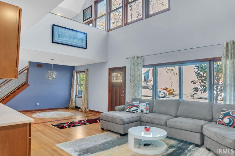 Listing Image 4